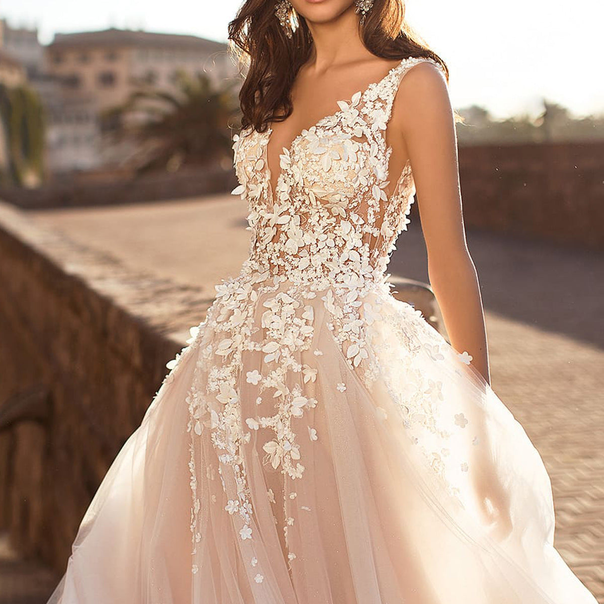 Sexy Lace Dress Sleeveless Deep V-neck Prom/Wedding Dress Embroidery